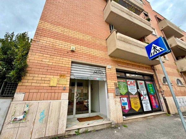 negozio in vendita a Roma in zona Acilia