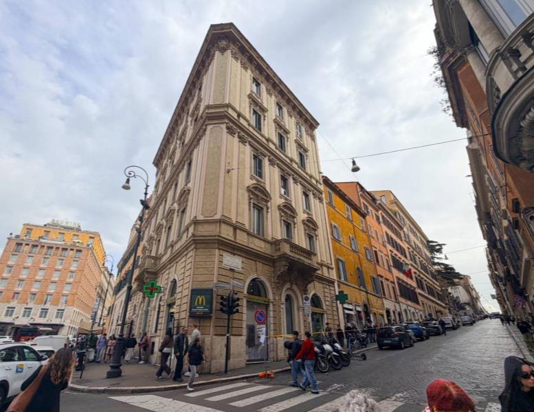negozio in vendita a Roma in zona Trevi-Colonna