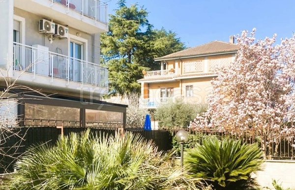appartamento in vendita a Roma in zona Lunghezza