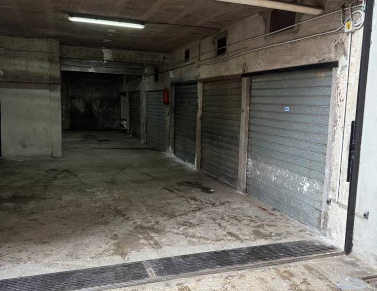 locale di sgombero in vendita a Roma in zona Torre Angela