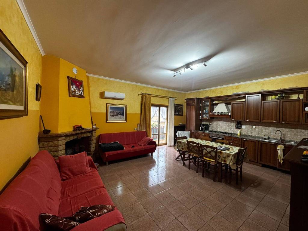 appartamento in vendita a Roma in zona Colle del Sole