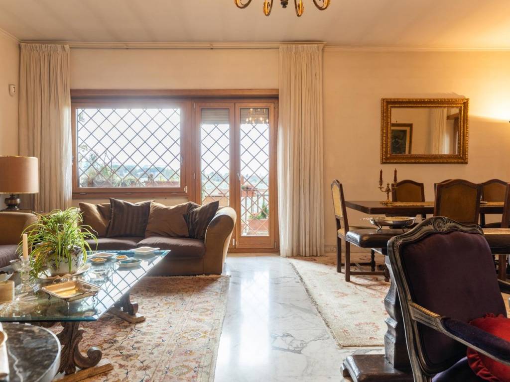 appartamento in vendita a Roma in zona Ardeatino