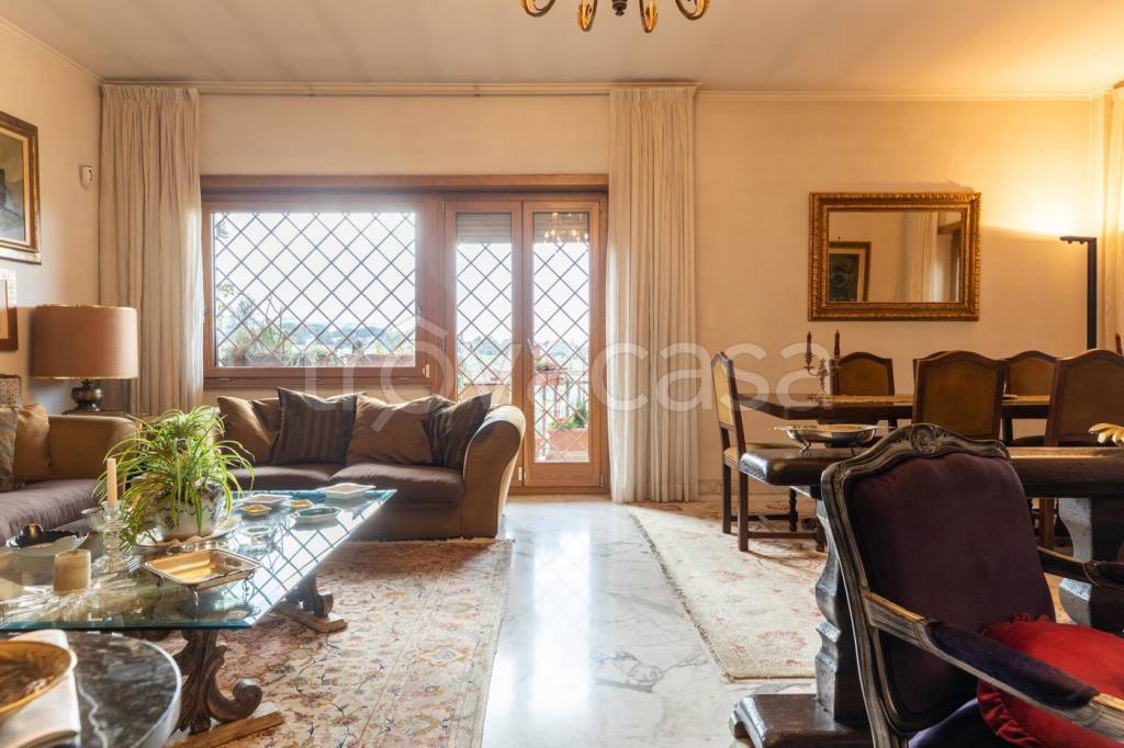 appartamento in vendita a Roma in zona Ardeatino