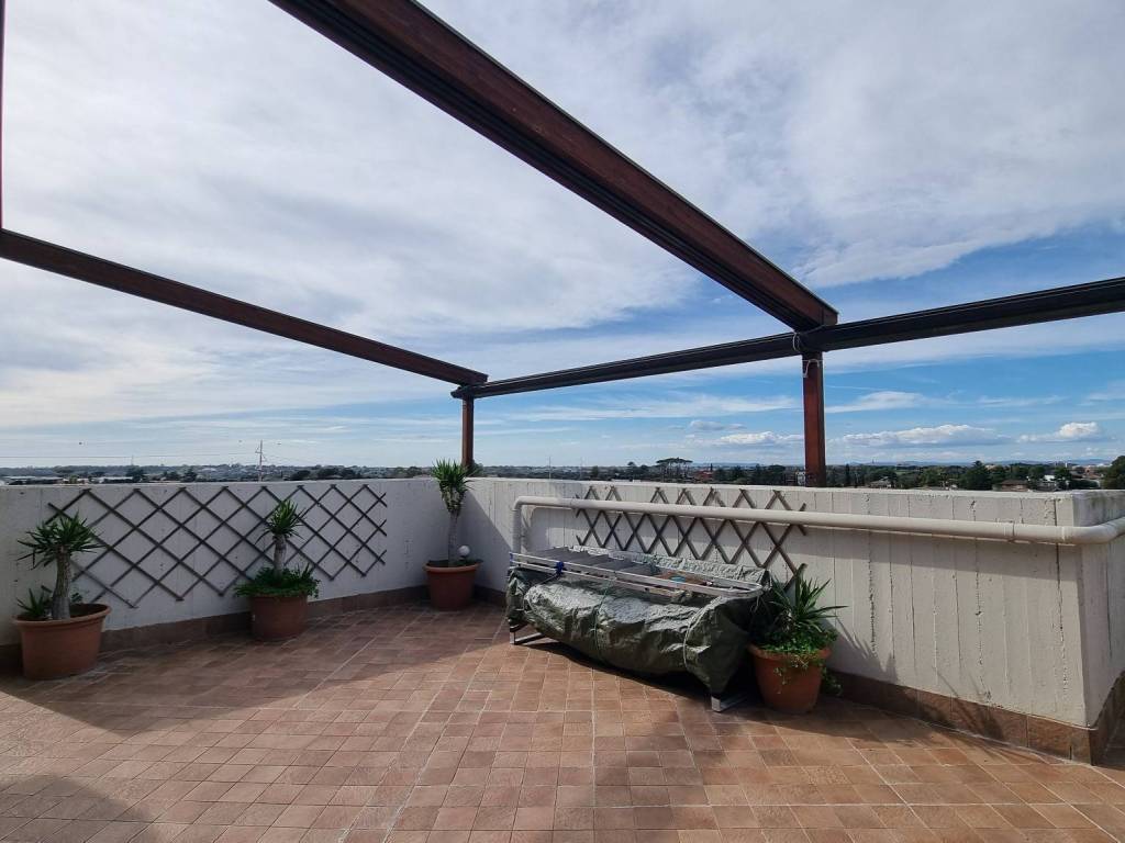 appartamento in vendita a Roma in zona Corviale