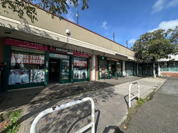 negozio in vendita a Roma in zona Dragona/Bagnoletto