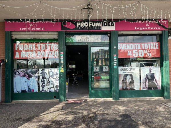 negozio in vendita a Roma in zona Dragona/Bagnoletto