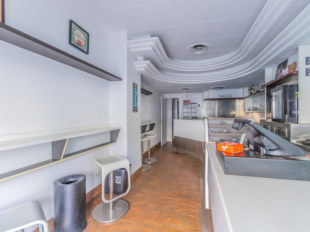 negozio in vendita a Roma in zona Ostiense