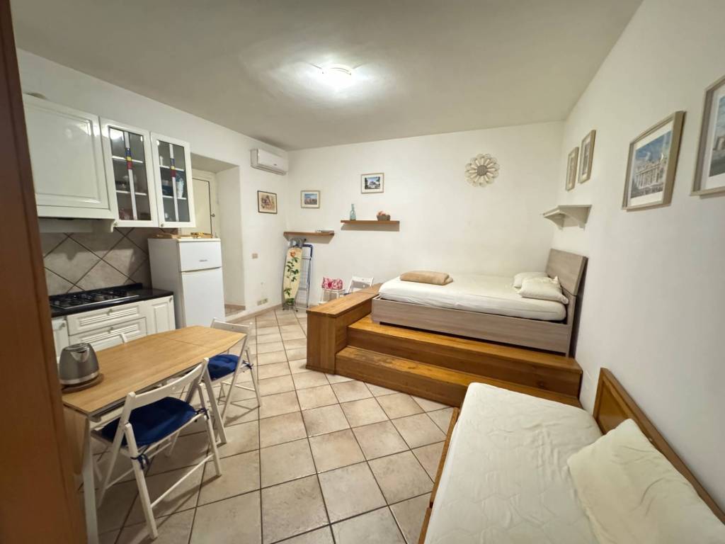 appartamento in vendita a Roma in zona Tuscolano