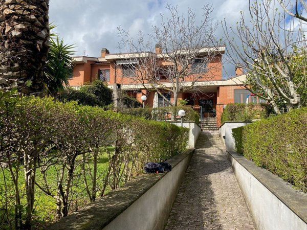 casa indipendente in vendita a Roma in zona Aurelio