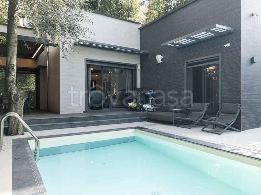 casa indipendente in vendita a Roma