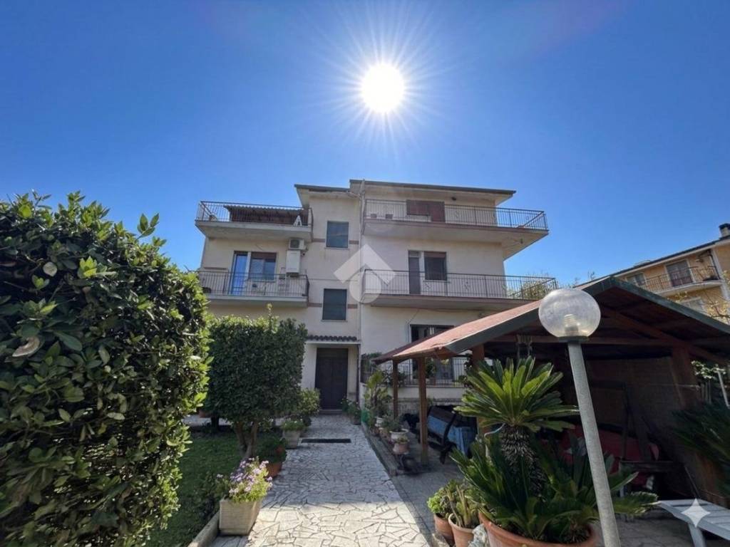 appartamento in vendita a Roma in zona Fonte Laurentina