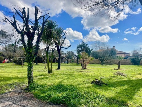 casa indipendente in vendita a Roma in zona Infernetto