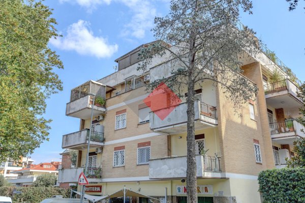 appartamento in vendita a Roma in zona Tomba di Nerone