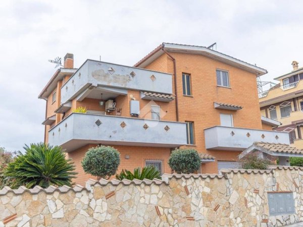 appartamento in vendita a Roma in zona Casal Monastero