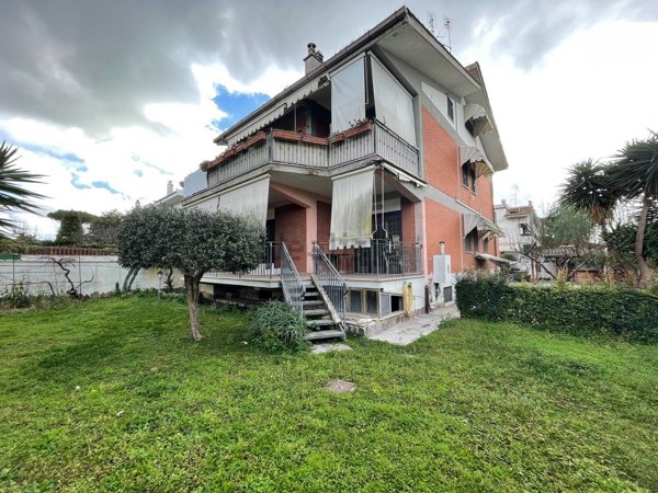 casa indipendente in vendita a Roma in zona Axa