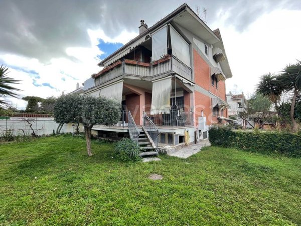 casa indipendente in vendita a Roma in zona Axa