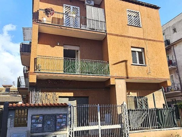 appartamento in vendita a Roma in zona Torre Angela