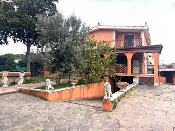 casa indipendente in vendita a Roma in zona Finocchio