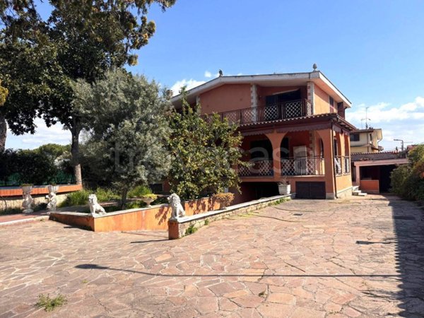 casa indipendente in vendita a Roma in zona Finocchio