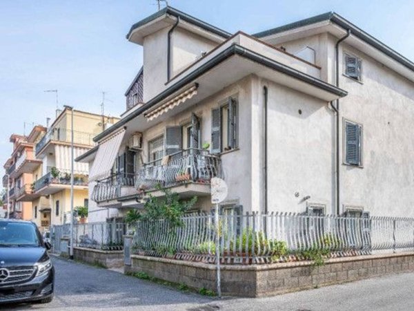 appartamento in vendita a Roma in zona Tor Cervara