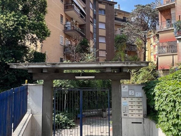 appartamento in vendita a Roma in zona Ostiense