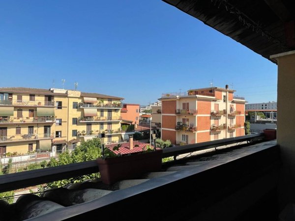 appartamento in vendita a Roma in zona Osteria del Curato