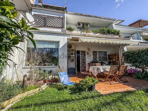 casa indipendente in vendita a Roma in zona Acilia