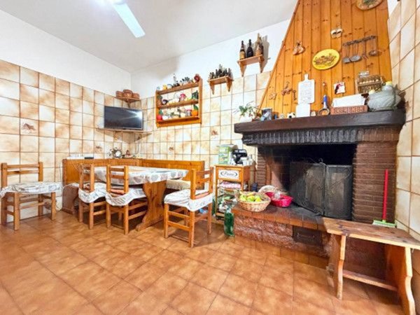 appartamento in vendita a Roma in zona Pantan Monastero