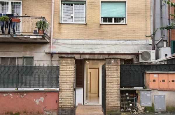 appartamento in vendita a Roma in zona Tor Bella Monaca