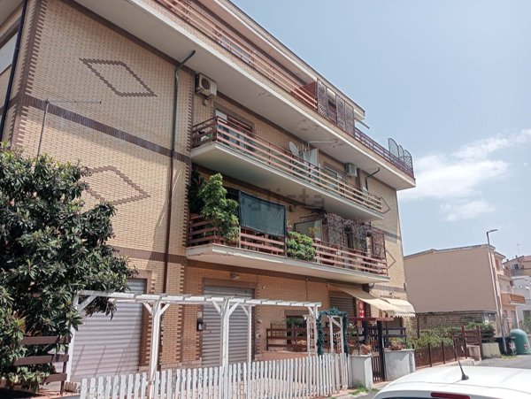 appartamento in vendita a Roma in zona Torrione Cerquetta