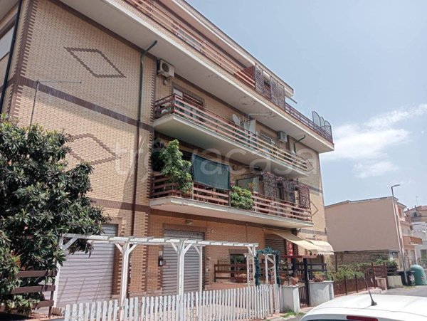 appartamento in vendita a Roma in zona Torrione Cerquetta