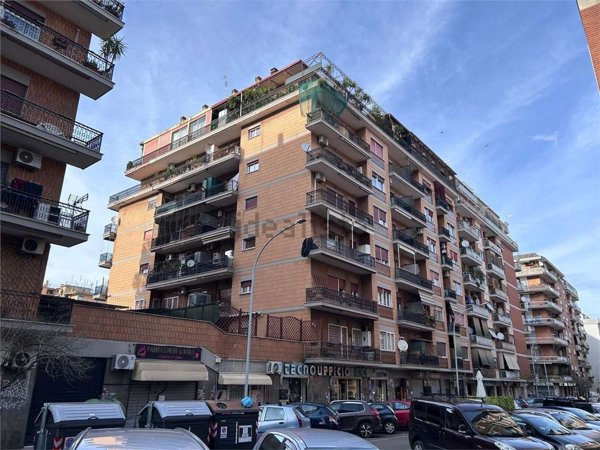 appartamento in vendita a Roma in zona Appio Claudio