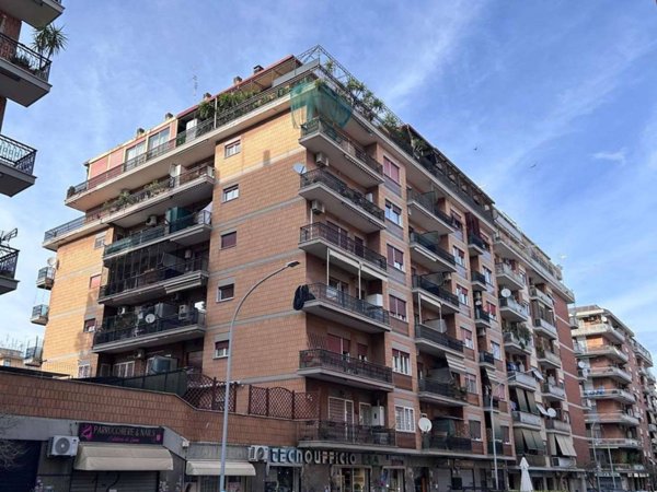 appartamento in vendita a Roma in zona Appio Claudio
