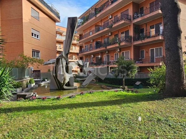 appartamento in vendita a Roma in zona Tomba di Nerone