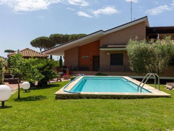 casa indipendente in vendita a Roma in zona Massimina/Casal Lumbroso