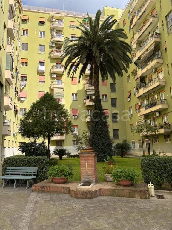 appartamento in vendita a Roma in zona Prenestino-Labicano