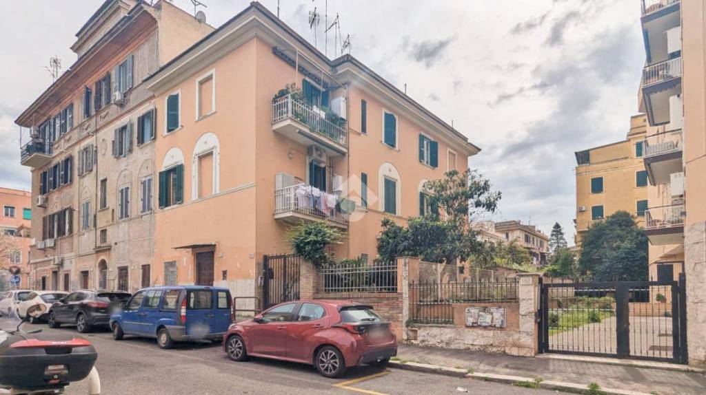 appartamento in vendita a Roma in zona Tuscolano