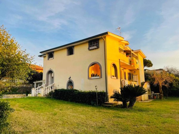 casa indipendente in vendita a Roma in zona Trigoria