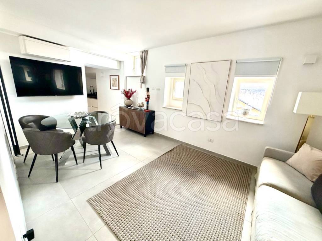 appartamento in vendita a Roma in zona Parione/Sant'Eustachio