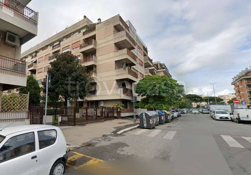 appartamento in vendita a Roma in zona Ostia