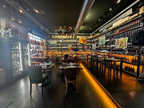 negozio in vendita a Roma in zona Ostiense