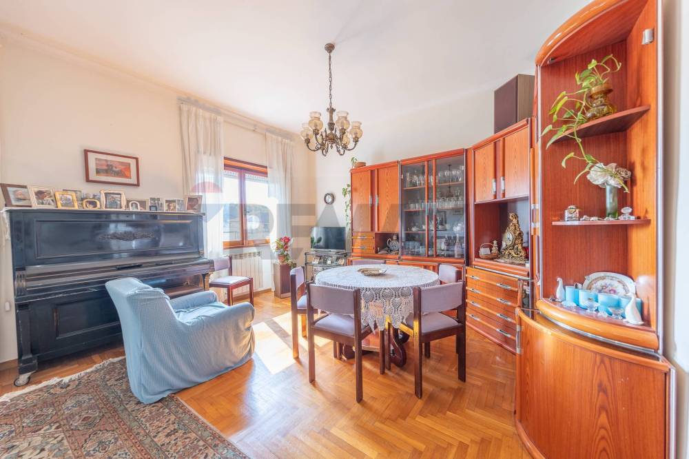 appartamento in vendita a Roma in zona Tomba di Nerone