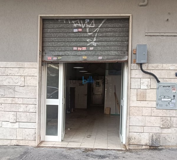 locale commerciale in vendita a Roma in zona Collatino