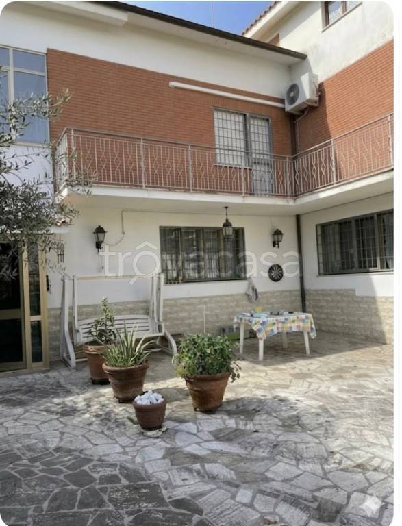 casa indipendente in vendita a Roma in zona Valle Muricana