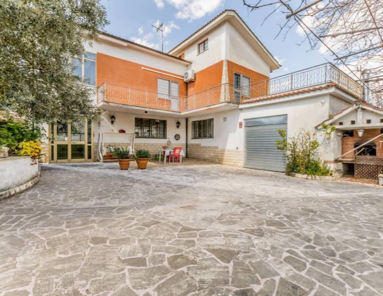 casa indipendente in vendita a Roma in zona Valle Muricana