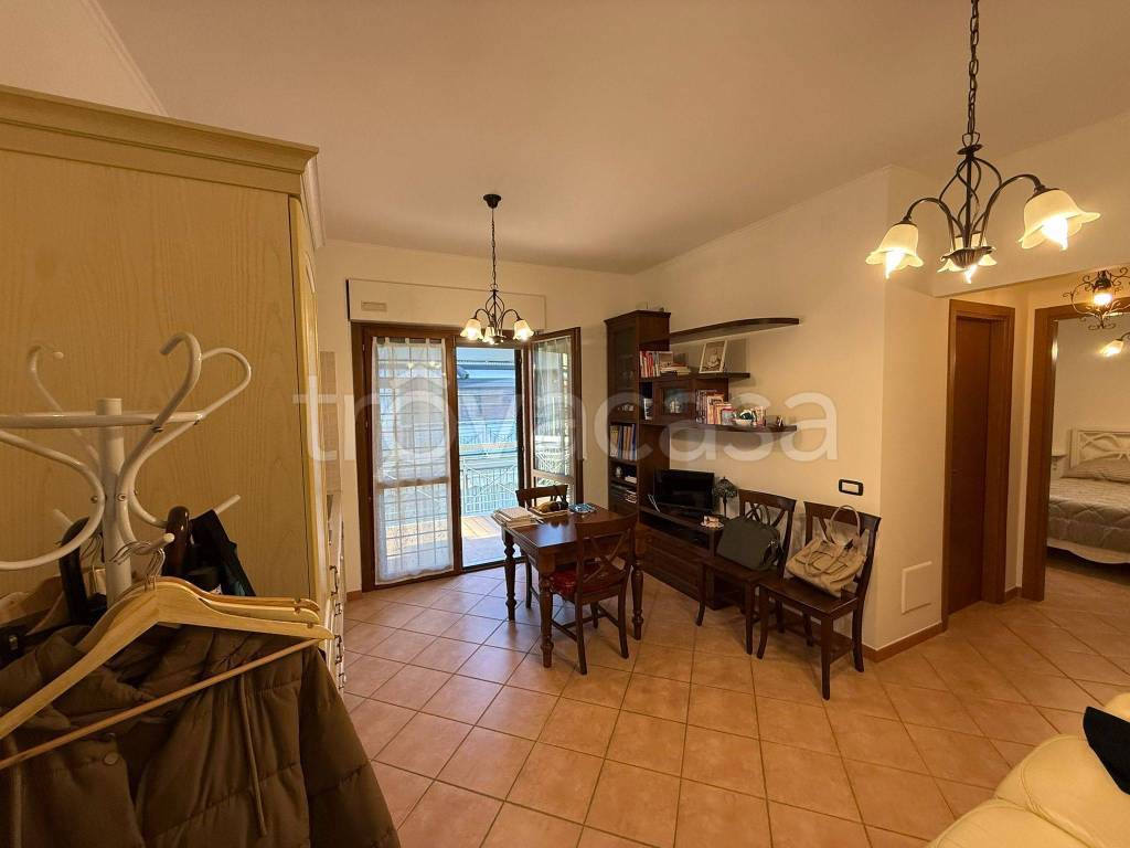 appartamento in vendita a Roma in zona Torre Gaia