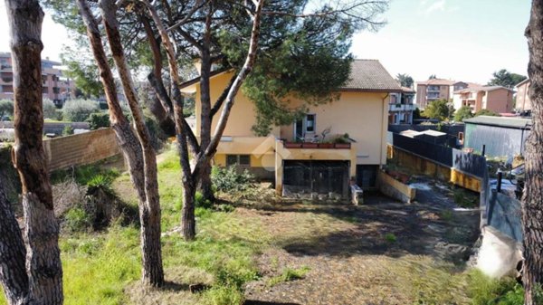 terreno edificabile in vendita a Roma in zona Casal Morena