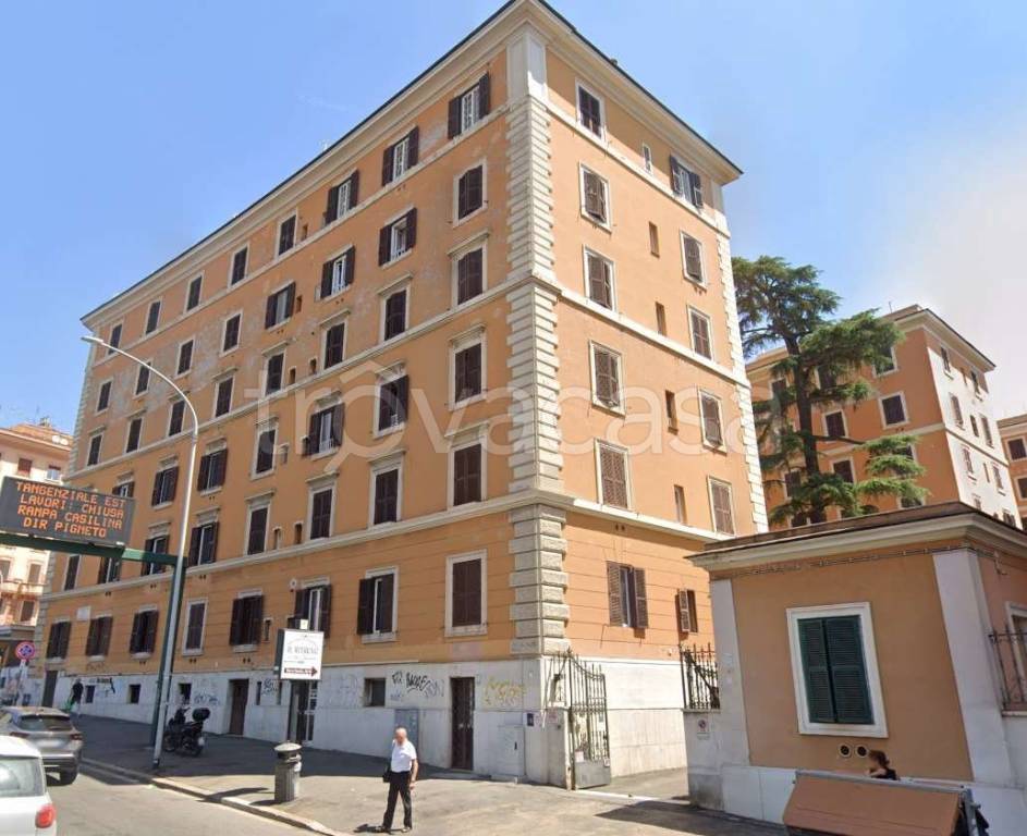 appartamento in vendita a Roma in zona Tuscolano