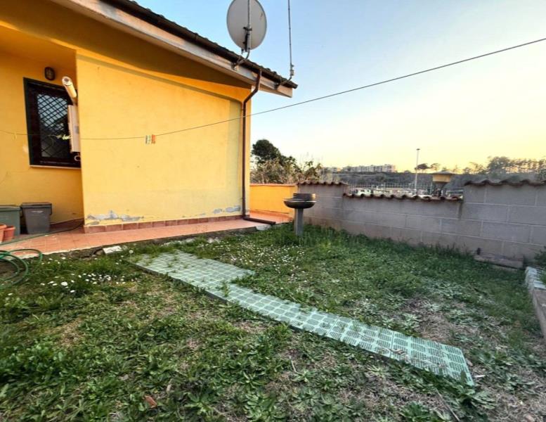 casa indipendente in vendita a Roma in zona Castelverde