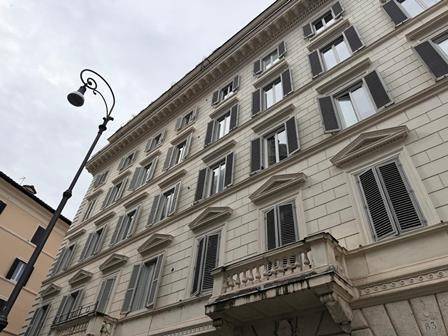 appartamento in vendita a Roma in zona Parione/Sant'Eustachio